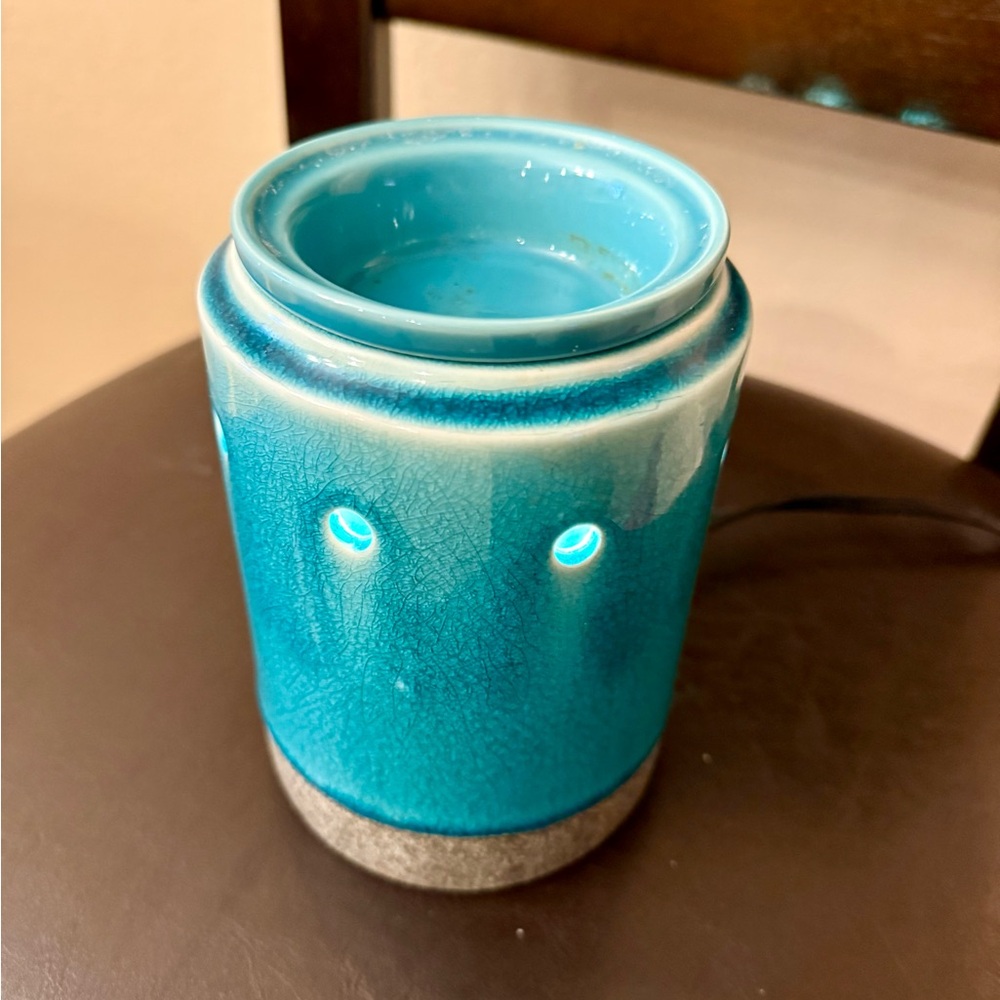 🩵Scentsy Ceramic Ocean Blue Wax Warmer🩵 - Picture 3 of 5